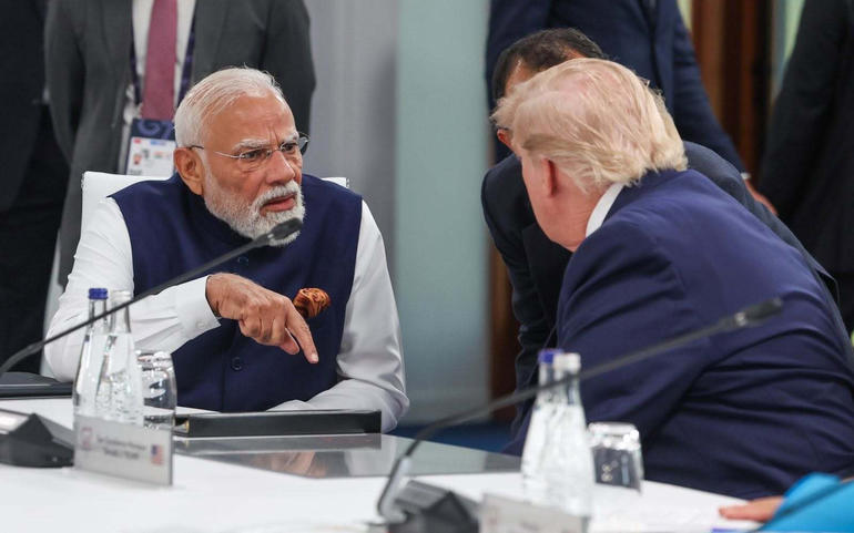 G-7 સમિટમાં મોદી-ટ્રમ્પની મુલાક G-7 સમિટમાં મોદી-ટ્રમ્પની મુલાક
