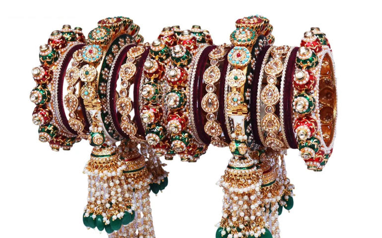 રોયલ અને ક્લાસી કંગન... રોયલ અને ક્લાસી કંગન...