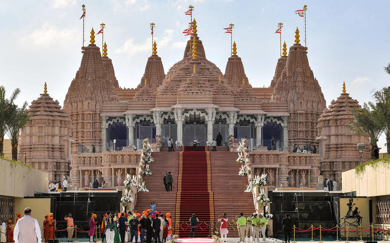 યુદ્ધના માહોલ વચ્ચે શાંતિ-સેવ