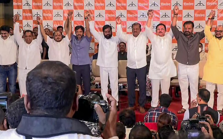 ઉદ્ધવ નિરાધારઃ 6 સાંસદો શિવસેન...