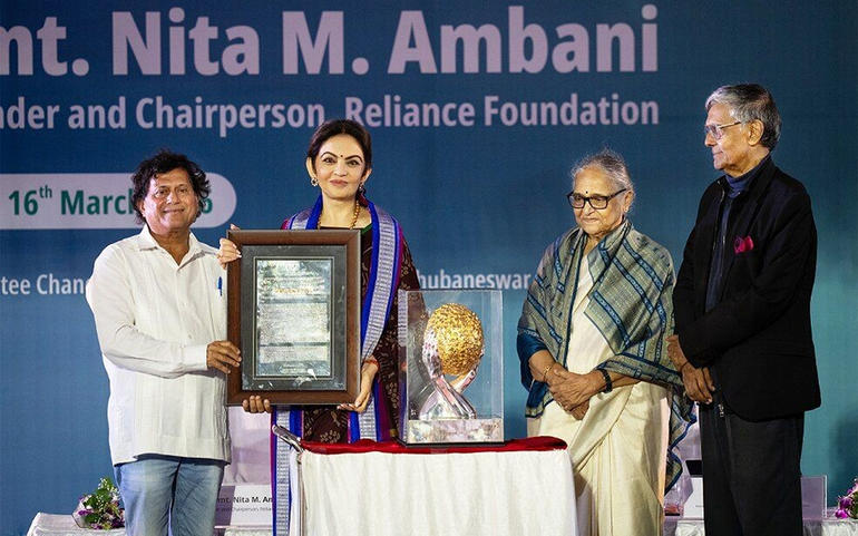નીતા અંબાણીને ઉત્કૃષ્ટ સમાજિ નીતા અંબાણીને ઉત્કૃષ્ટ સમાજિ