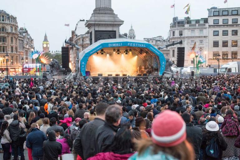 1382920781-diwali-festival-of-lights-in-trafalgar-square_3072441