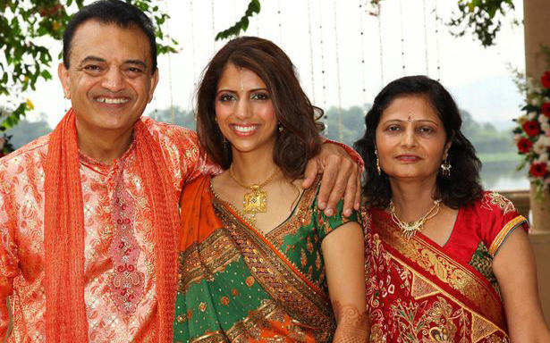 Anni-Dewani-with-parents-Vinod-and-Nilam-Hindocha 