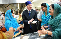Cameron in Gurudwara Cameron in Gurudwara