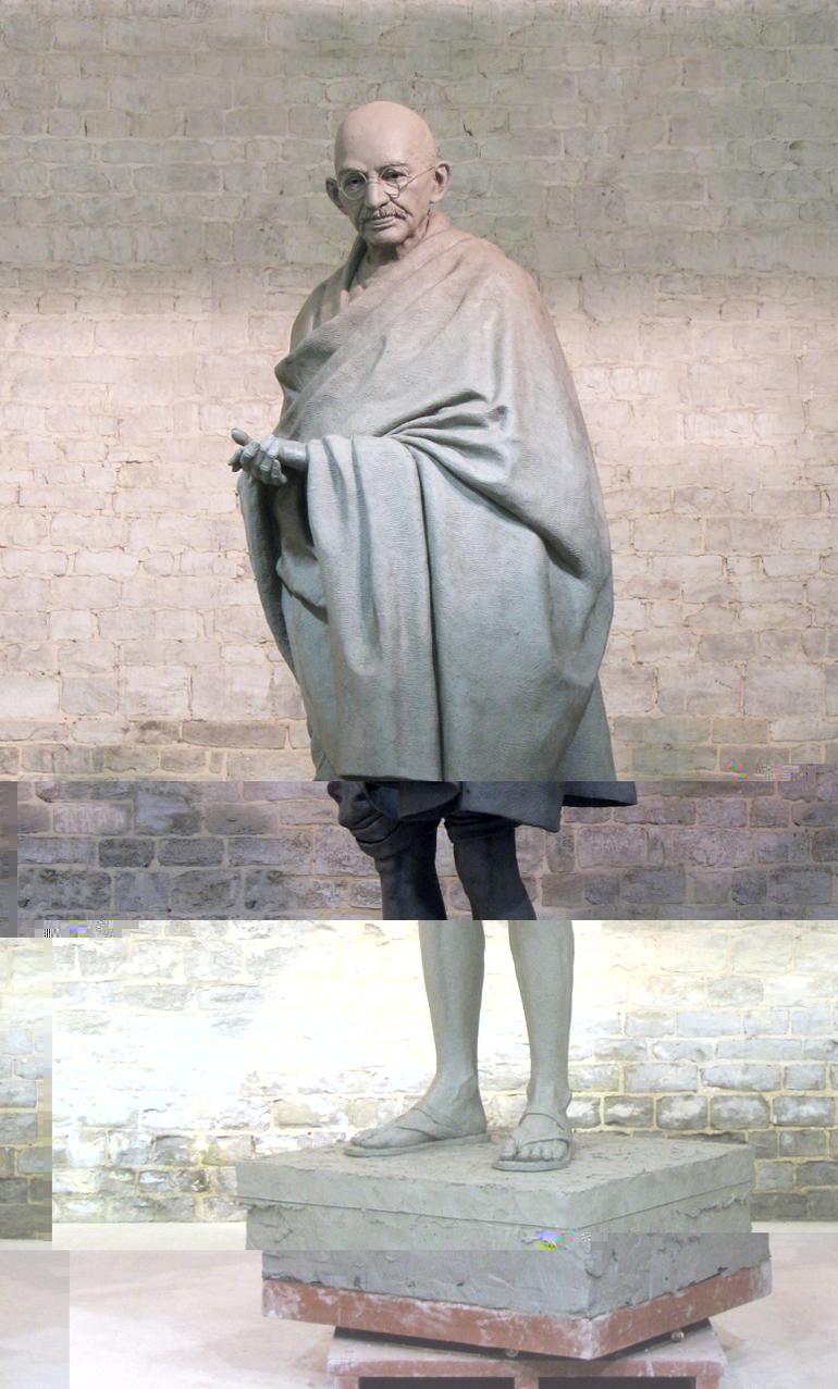 Gandhi (facing) D