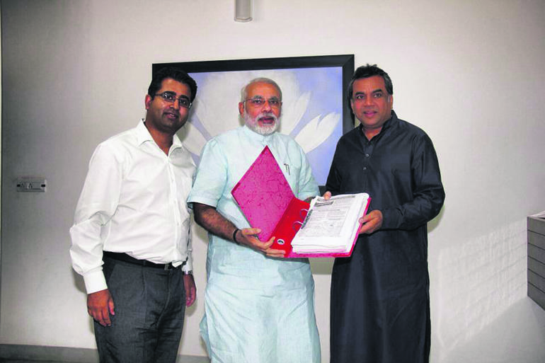ManojLadwaWithModiPareshRaval