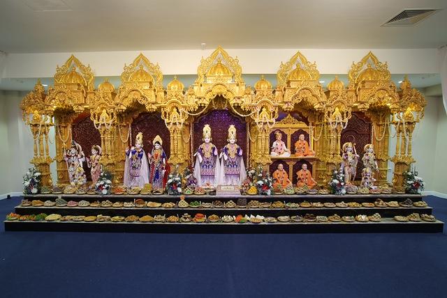 Murti_Darshan__Preston_Mandir_Mahotsav_1a