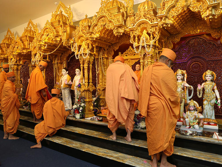 Murti_Pratishtha_Ceremony__Preston_Mandir_Mahotsav_15