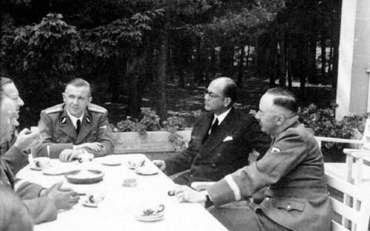 Netaji-subhas-chandra-bose-with-heinrich-himmler-1943-b
