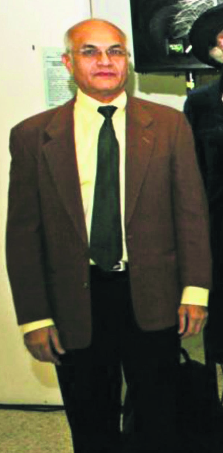 Rashmi Thakrar1