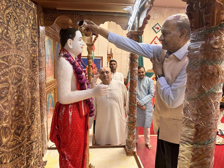 Shree Swaminarayan Mandir Kumkum -- CB Patel offering  prayers 